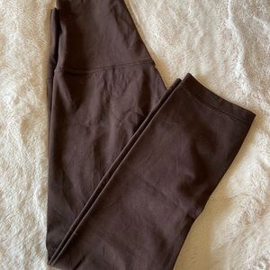 VGUC lululemon align 21” crop size 2 in French press color
